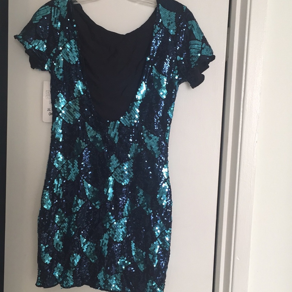 Dres - Picture 2 of 2